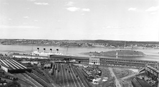 Pier 21, c1947, PANS no.2725 / Quai 21, c. 1947, PANS no.2725